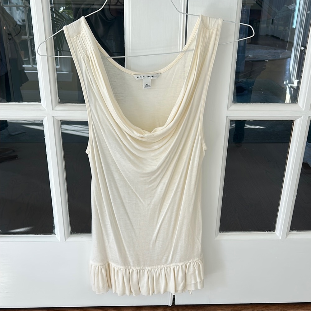 Banana Republic Cream Sleeveless Blouse🌿